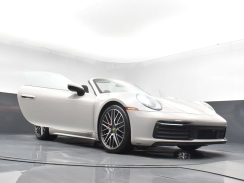 Used 2023 Porsche 911 Carrera S RWD image 40