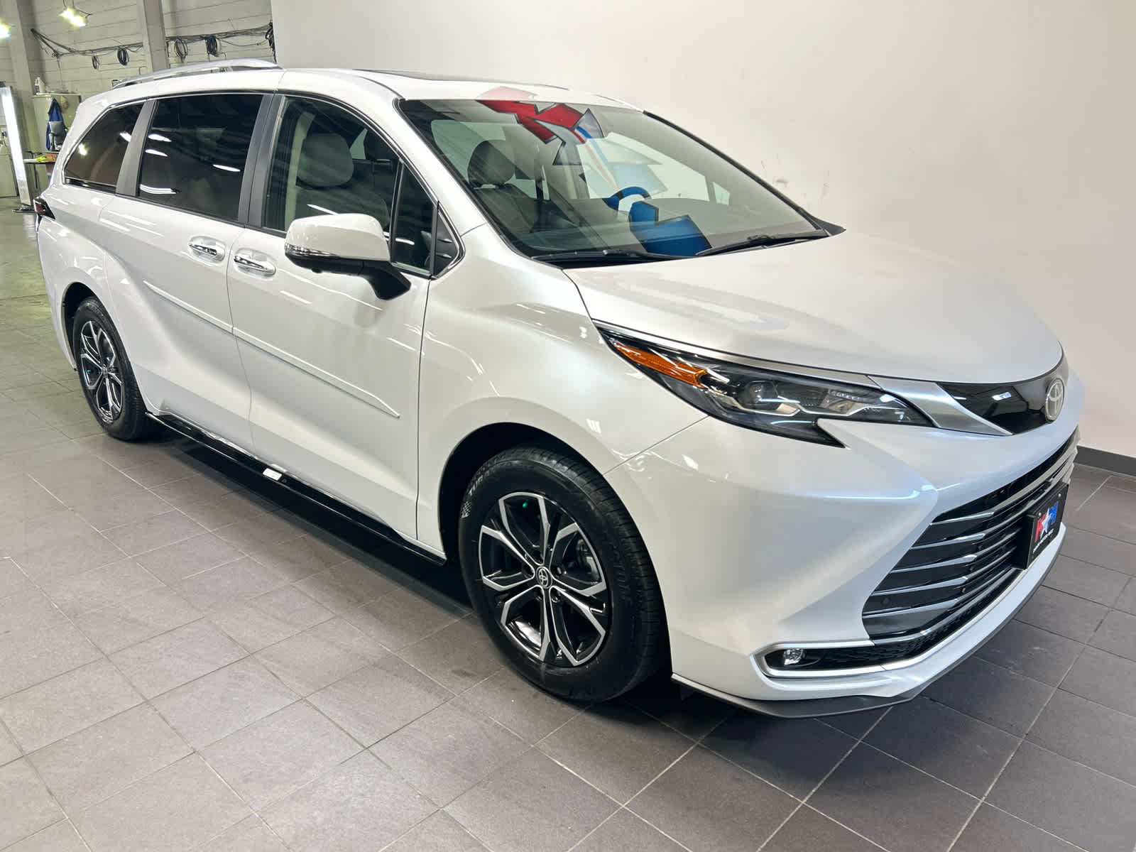 Used 2026 Toyota Sienna Platinum AWD/4WD image 2
