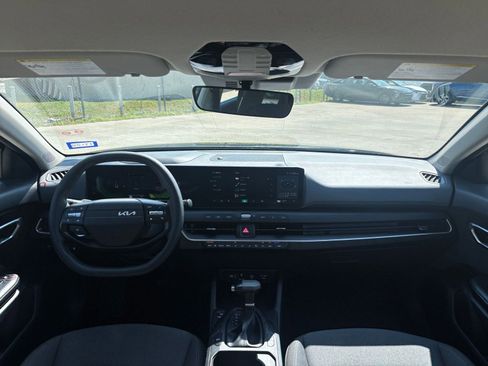 Used 2025 Kia K4 LXS image 32