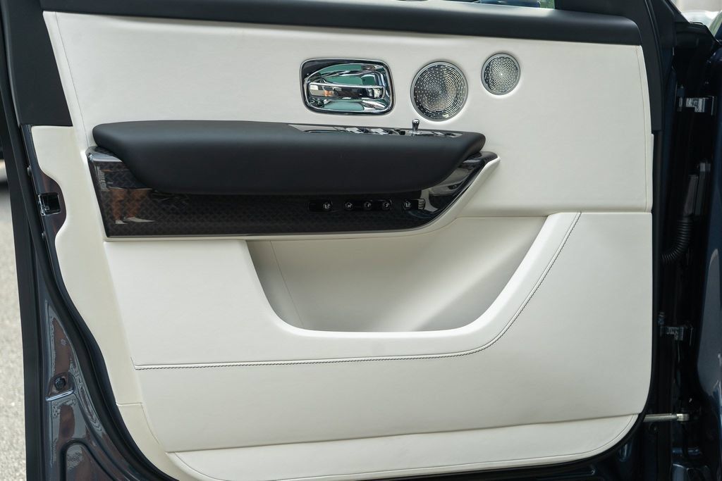 New 2027 Rolls-Royce Cullinan Black Badge AWD/4WD image 13