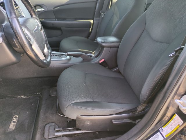 Used 2011 Chrysler 200 Touring FWD image 12
