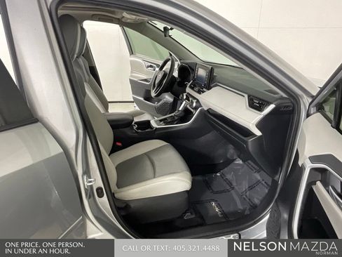 Used 2020 Toyota RAV4 XLE Premium FWD image 14