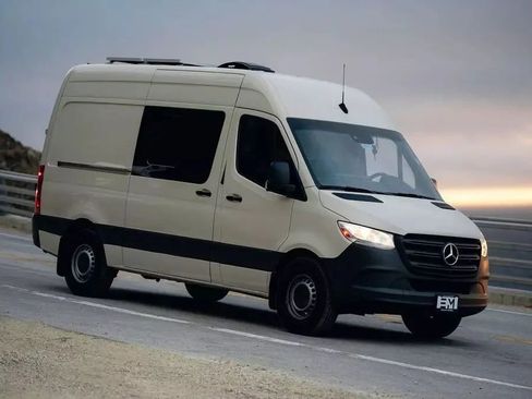 Used 2021 Mercedes-Benz Sprinter 2500 image 18