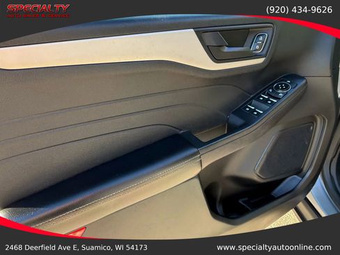 Used 2022 Ford Escape SE image 29