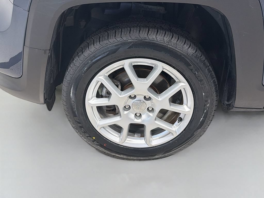 Used 2021 Jeep Renegade Latitude AWD/4WD image 39