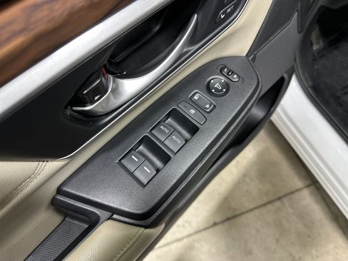 Used 2020 Honda CR-V Touring image 15