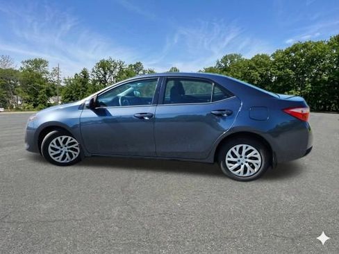 Used 2017 Toyota Corolla LE w/ Carpet Mat Package (TMS) FWD image 5
