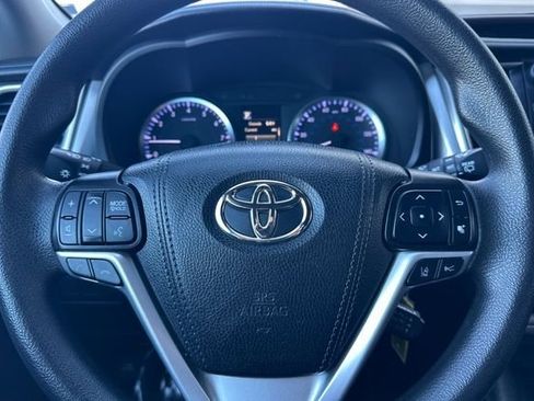 Used 2019 Toyota Highlander LE image 26