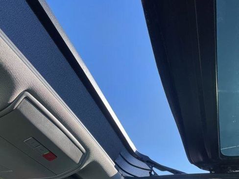 Used 2021 Volkswagen Atlas SE w/ Panoramic Sunroof Package image 10