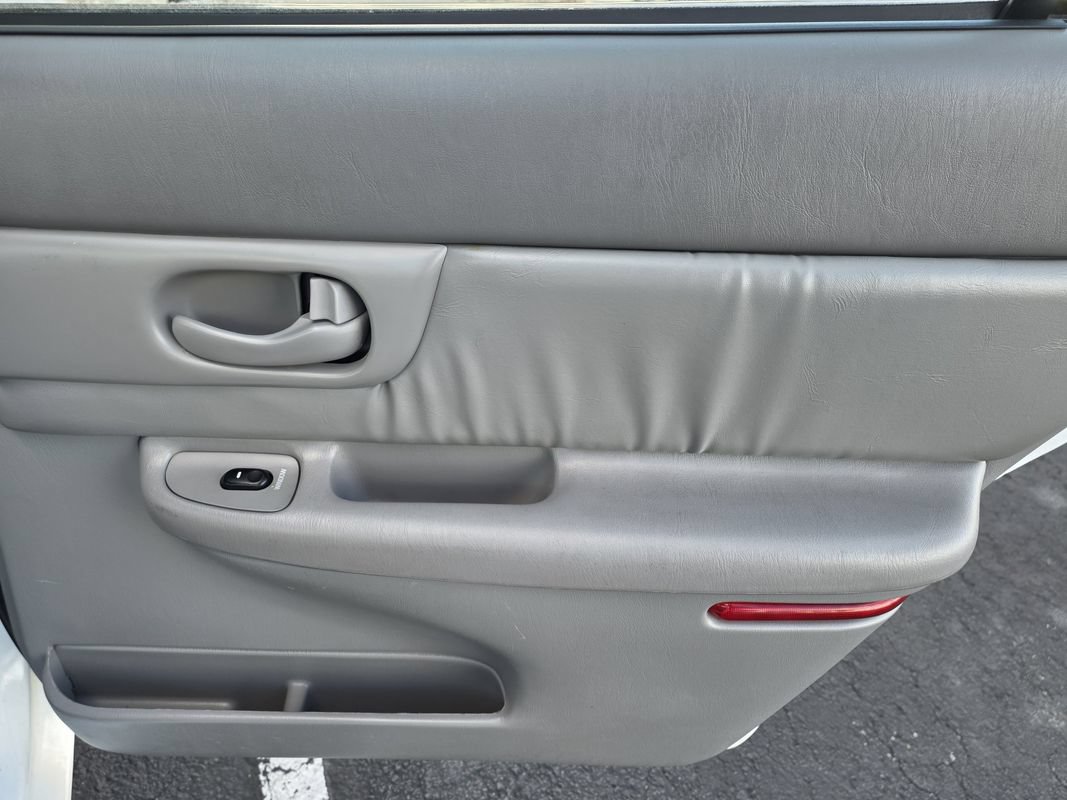 Used 2000 Buick Century Custom w/ Popular Pkg FWD image 17