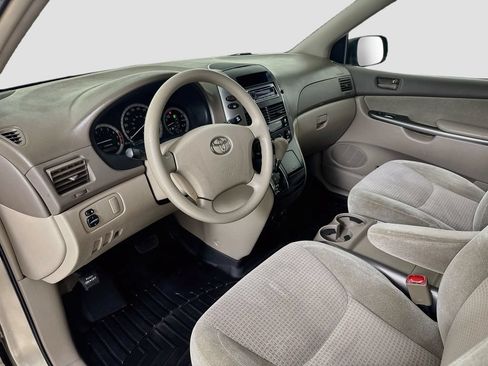 Used 2009 Toyota Sienna CE FWD image 9