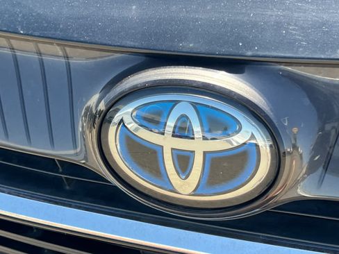 Used 2021 Toyota Venza XLE AWD/4WD image 13