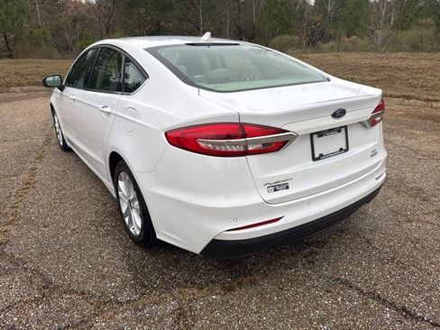 Used 2020 Ford Fusion SE image 4