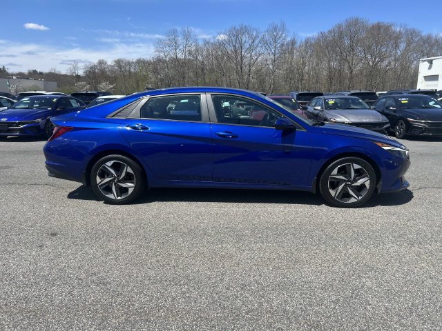 Used 2023 Hyundai Elantra SEL w/ Convenience Package FWD image 2