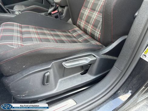 Used 2018 Volkswagen GTI SE FWD image 17