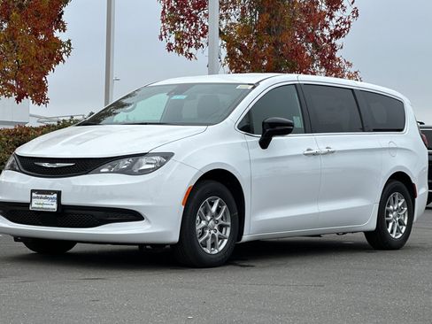 New 2026 Chrysler Voyager LX image 8