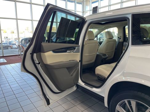 Certified 2025 Cadillac XT6 Premium Luxury w/ Technology Package image 19