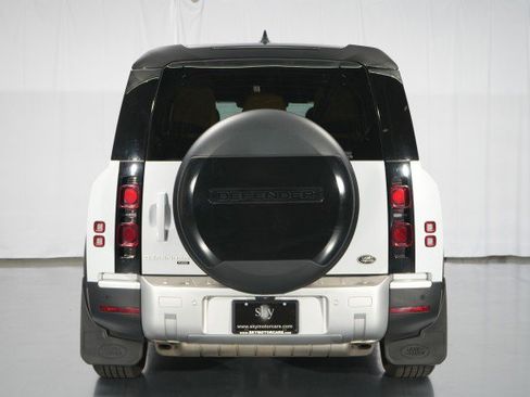 Used 2023 Land Rover Defender 130 SE image 22
