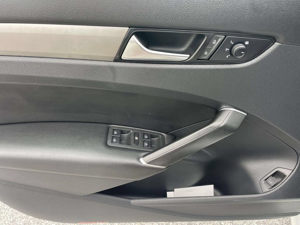 Used 2020 Volkswagen Passat 2.0T SE w/ Sunroof Package FWD image 22