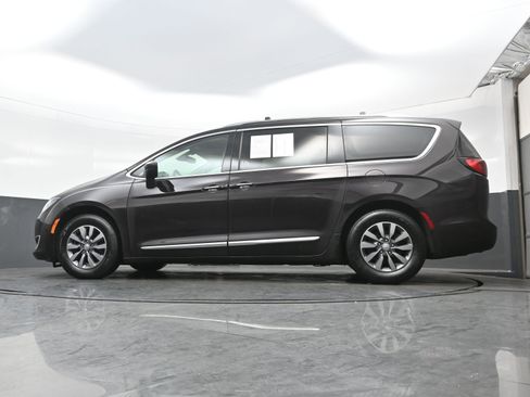 Used 2019 Chrysler Pacifica Touring-L Plus image 29