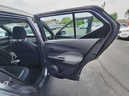 Used 2019 Nissan Kicks S FWD image 11