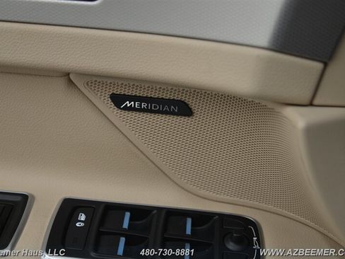 Used 2020 Jaguar XF Premium image 35