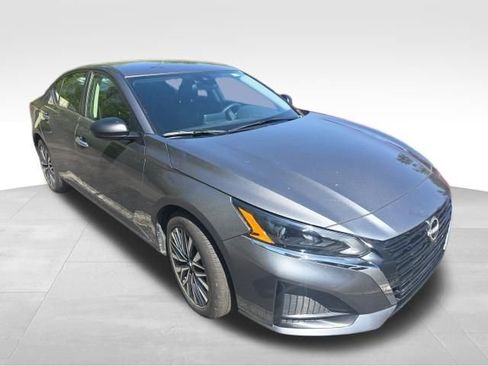 Used 2025 Nissan Altima 2.5 SV FWD image 8