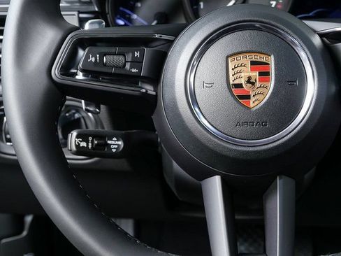 Certified 2026 Porsche Macan AWD/4WD image 10