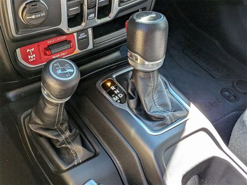 Used 2024 Jeep Wrangler Unlimited image 16