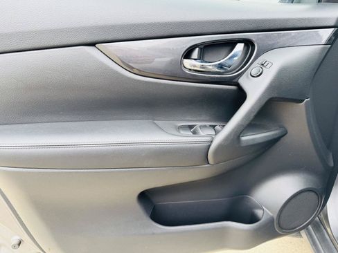 Used 2019 Nissan Rogue SV FWD image 9