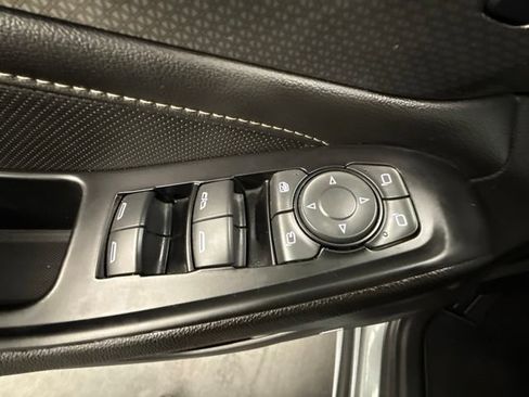 Used 2023 Chevrolet Traverse Premier FWD image 15