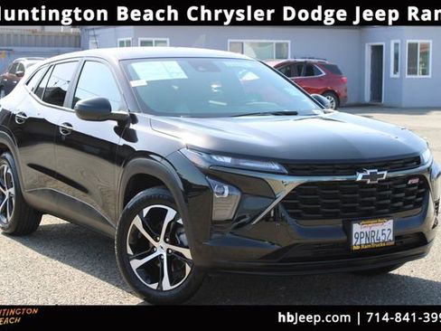 Used 2024 Chevrolet Trax RS w/ Driver Confidence Package FWD image 1