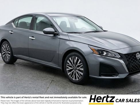 Used 2025 Nissan Altima 2.5 SV image 1