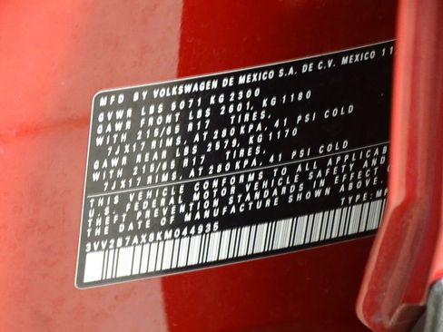 Used 2019 Volkswagen Tiguan SE image 19