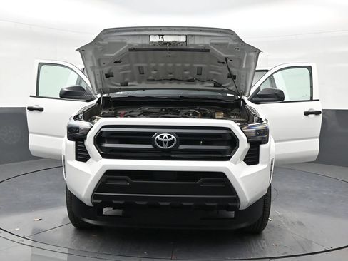 Used 2024 Toyota Tacoma SR RWD image 33