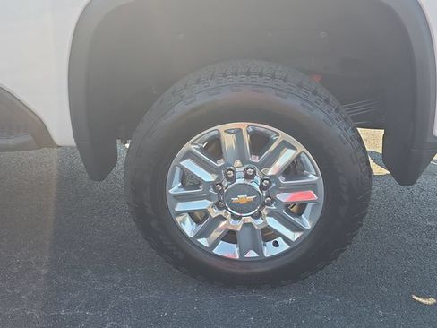 Used 2025 Chevrolet Silverado 2500 High Country w/ High Country Premium Package AWD/4WD image 35