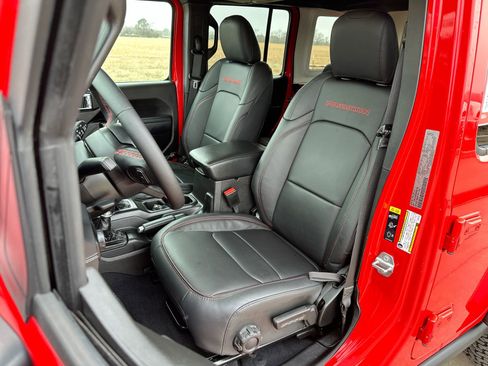 Used 2025 Jeep Wrangler Unlimited Rubicon image 11