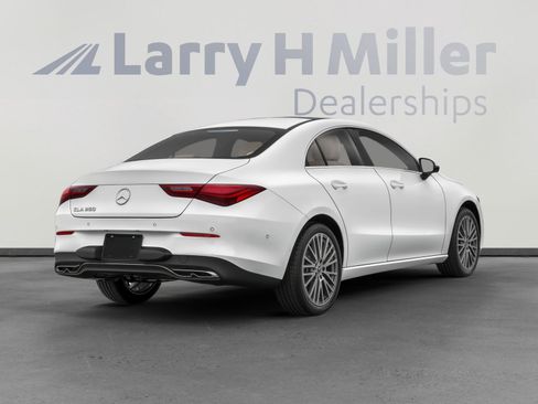 Used 2025 Mercedes-Benz CLA 250 4MATIC image 2