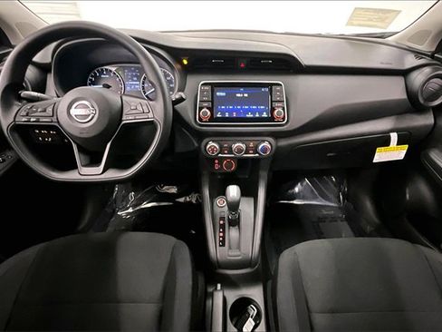 New 2025 Nissan Kicks Play S image 5