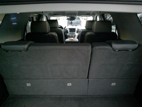 Used 2018 GMC Yukon SLT w/ HD Trailering Package image 9