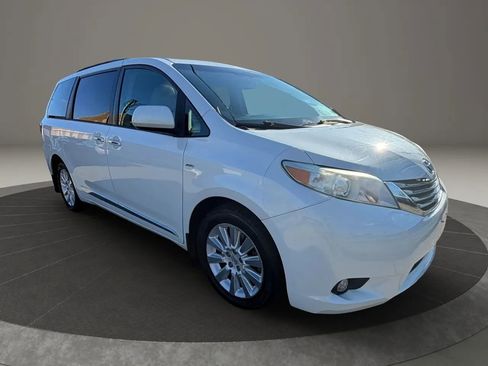 Used 2016 Toyota Sienna XLE w/ XLE Navigation Package image 3