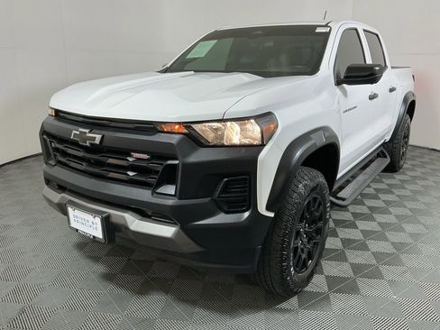 Used 2024 Chevrolet Colorado Trail Boss w/ Technology Package AWD/4WD image 2