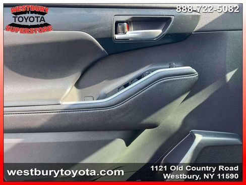 Used 2021 Toyota Highlander XLE image 20