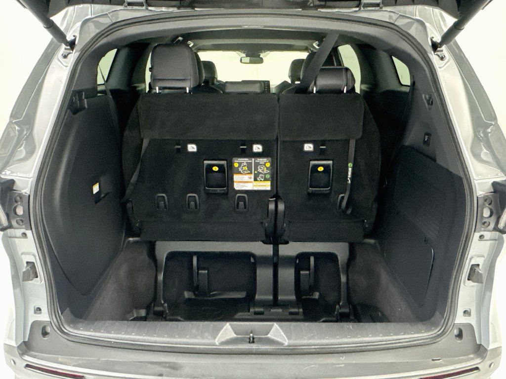 Used 2022 Toyota Sienna XLE Woodland Edition AWD/4WD image 28