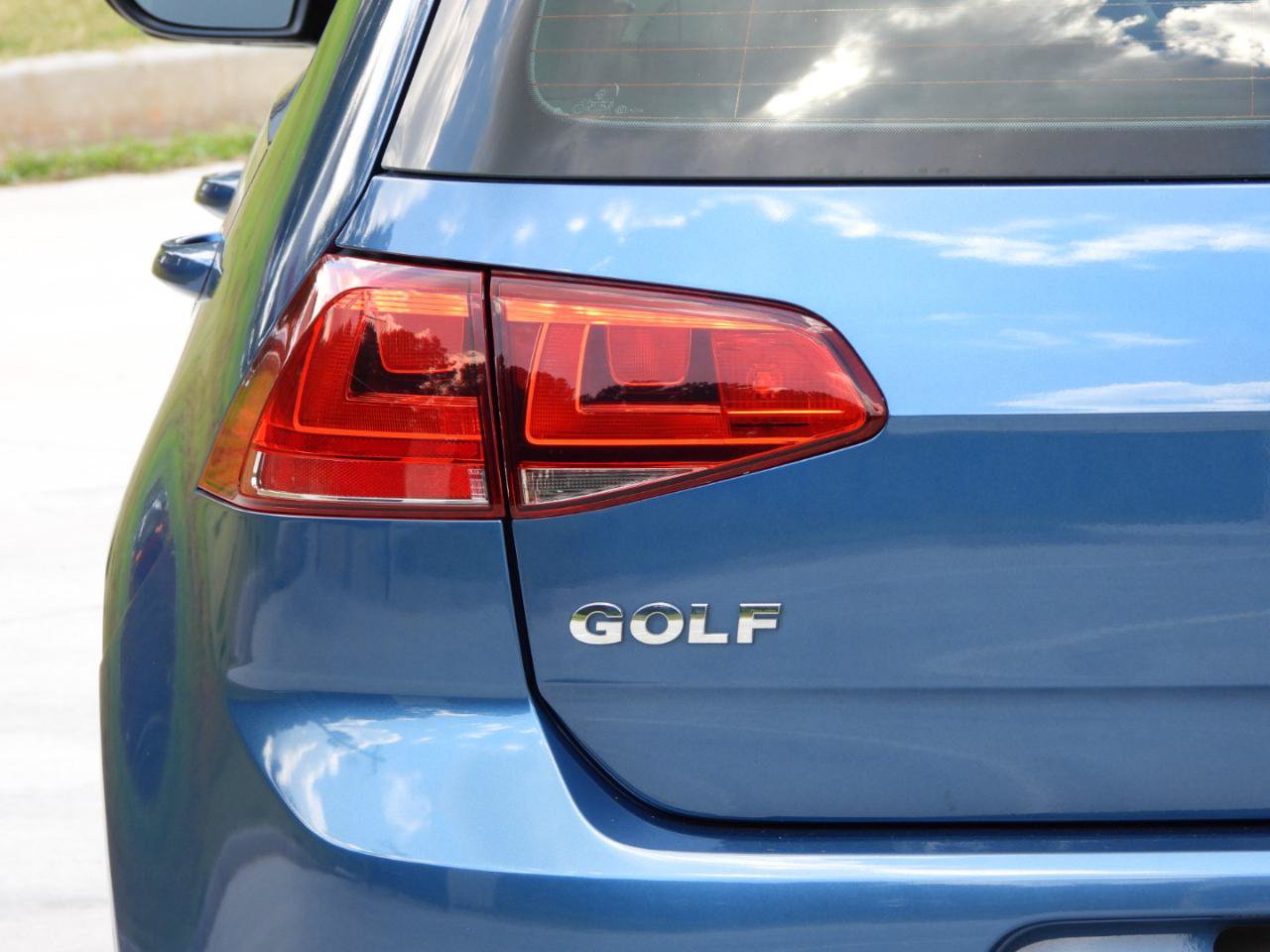 Used 2017 Volkswagen Golf Wolfsburg Edition FWD image 30
