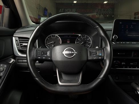Used 2025 Nissan Rogue SV FWD image 32