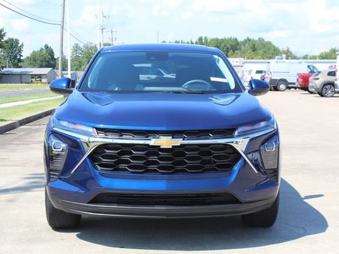 Used 2024 Chevrolet Trax LS w/ LS Convenience Package FWD image 8