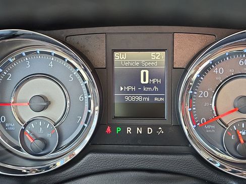 Used 2013 Chrysler Town & Country Touring image 21