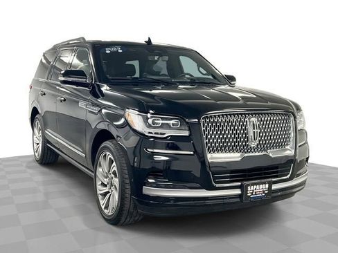 Used 2023 Lincoln Navigator Reserve image 1