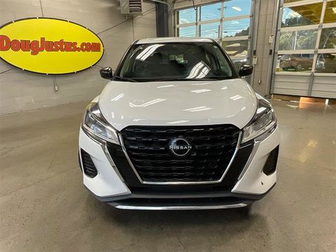 Used 2022 Nissan Kicks S image 8